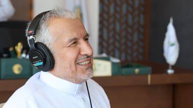 سقراط مع المشرف العام لمركز الملك سلمان للإغاثة والأعمال الإنسانية