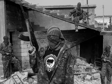 الجماعات الإرهابية وتطبيقات التراسل الفوري